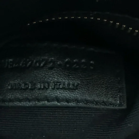 SOLD!! YSL Saint Laurent TOY LOULOU BAG LEATHER with gold hardware. - Picture 4 of 7